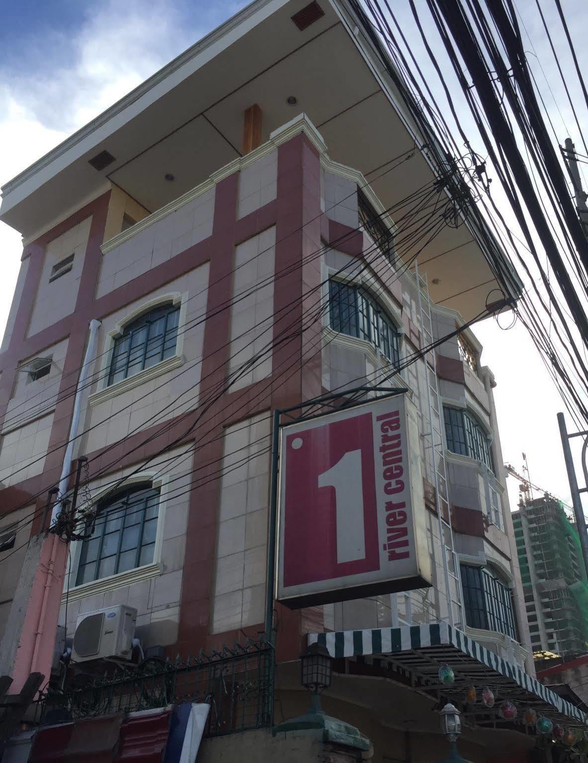 1 River Central Hostel Makati City Exterior foto